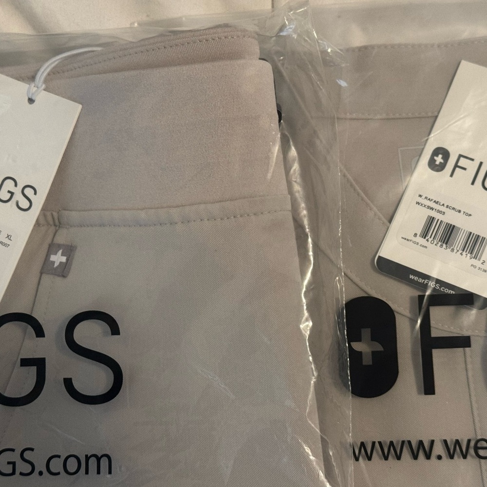 NWT FIGS Scrub Set Bone Rafaela Top & Zamora Interchangeable Drawcord Pants XL - Picture 7 of 10